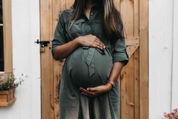 Picture of pregnant lady holding stomach